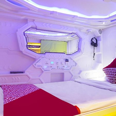 Super Oyo 91328 Fiducia Capsule Hotel Jakarta Exteriör bild