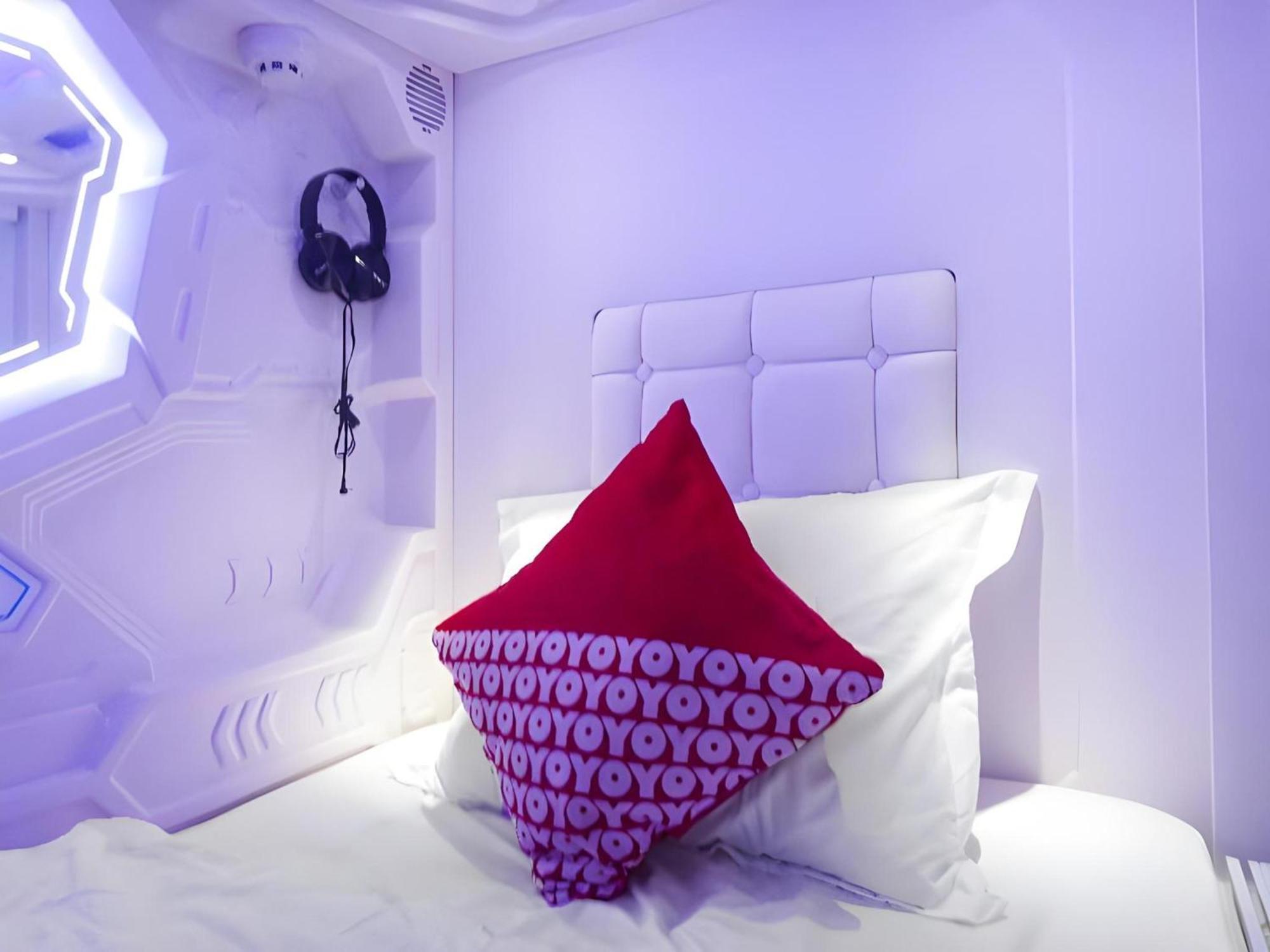 Super Oyo 91328 Fiducia Capsule Hotel Jakarta Exteriör bild