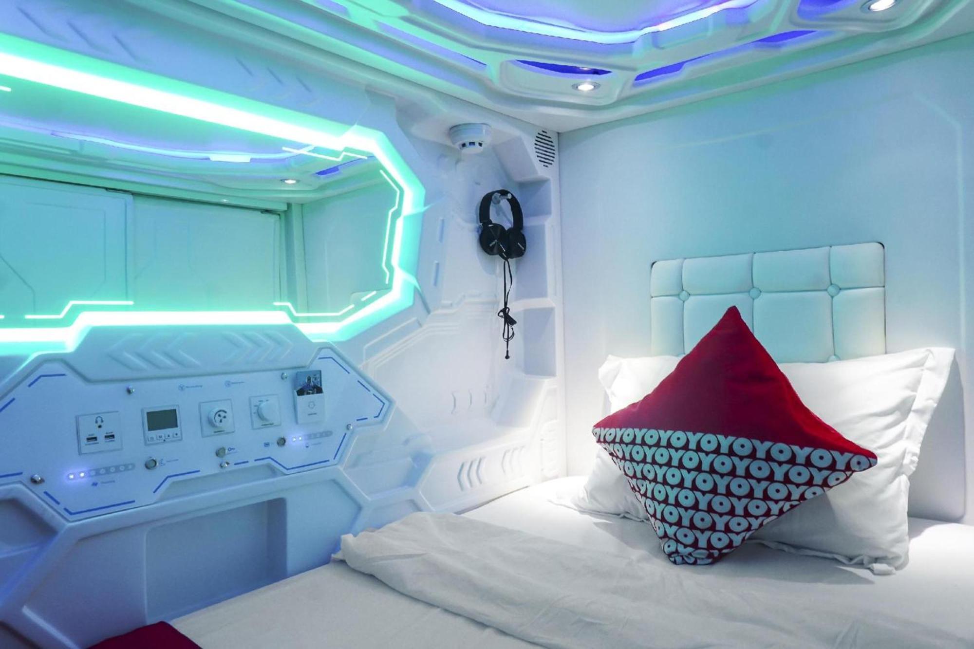 Super Oyo 91328 Fiducia Capsule Hotel Jakarta Exteriör bild