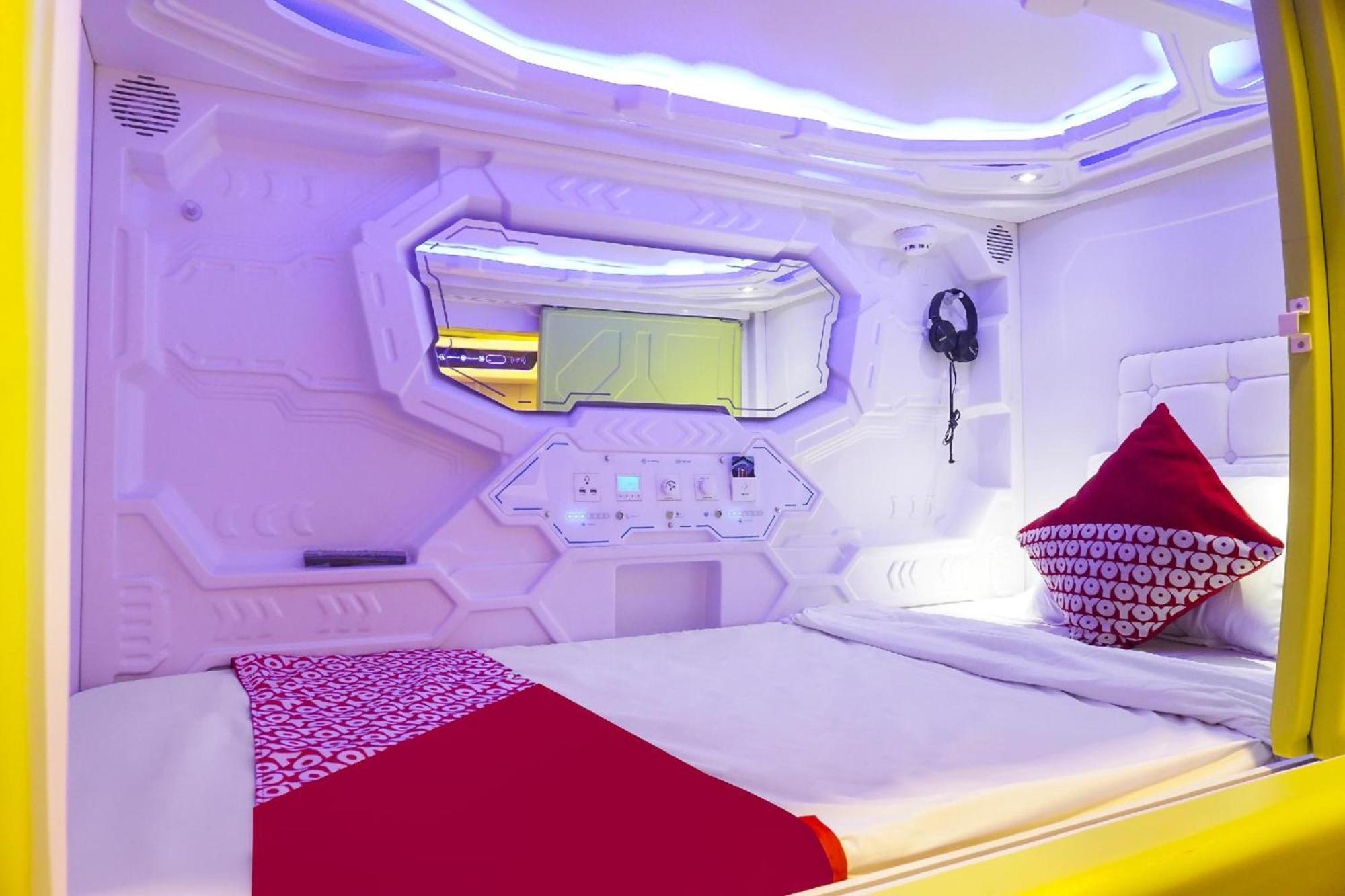 Super Oyo 91328 Fiducia Capsule Hotel Jakarta Exteriör bild