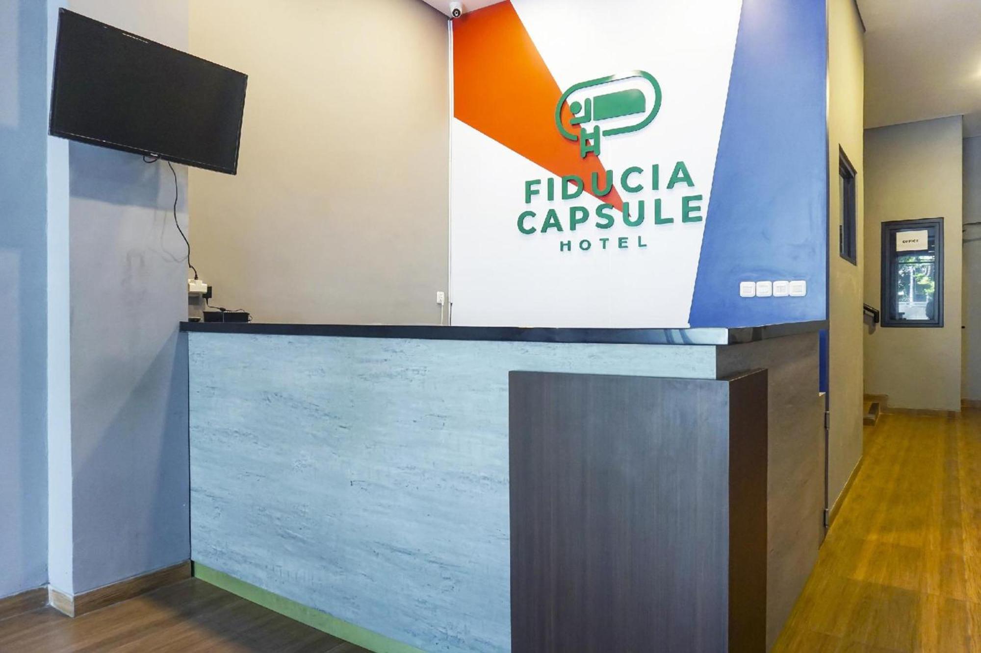 Super Oyo 91328 Fiducia Capsule Hotel Jakarta Exteriör bild