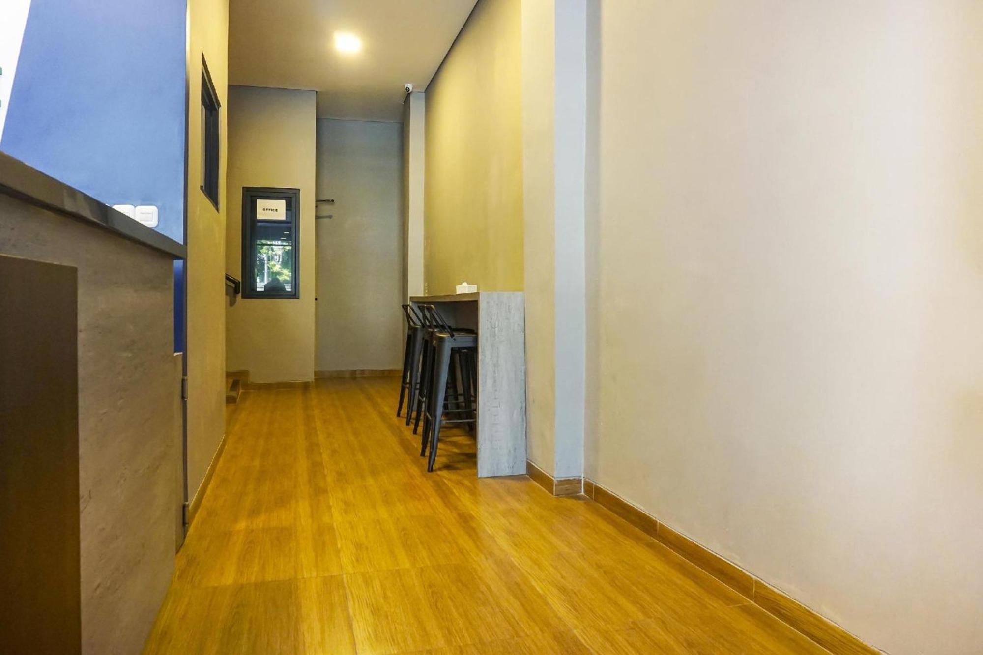 Super Oyo 91328 Fiducia Capsule Hotel Jakarta Exteriör bild