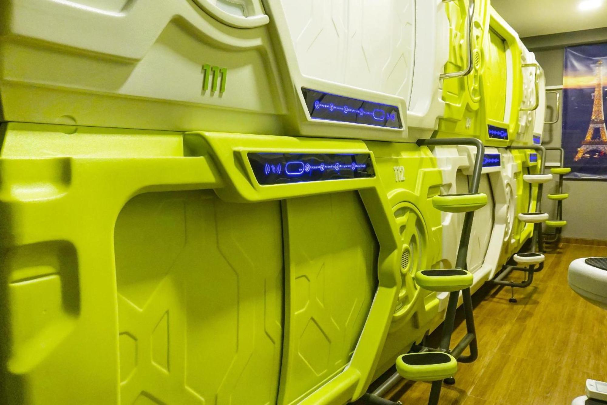 Super Oyo 91328 Fiducia Capsule Hotel Jakarta Exteriör bild