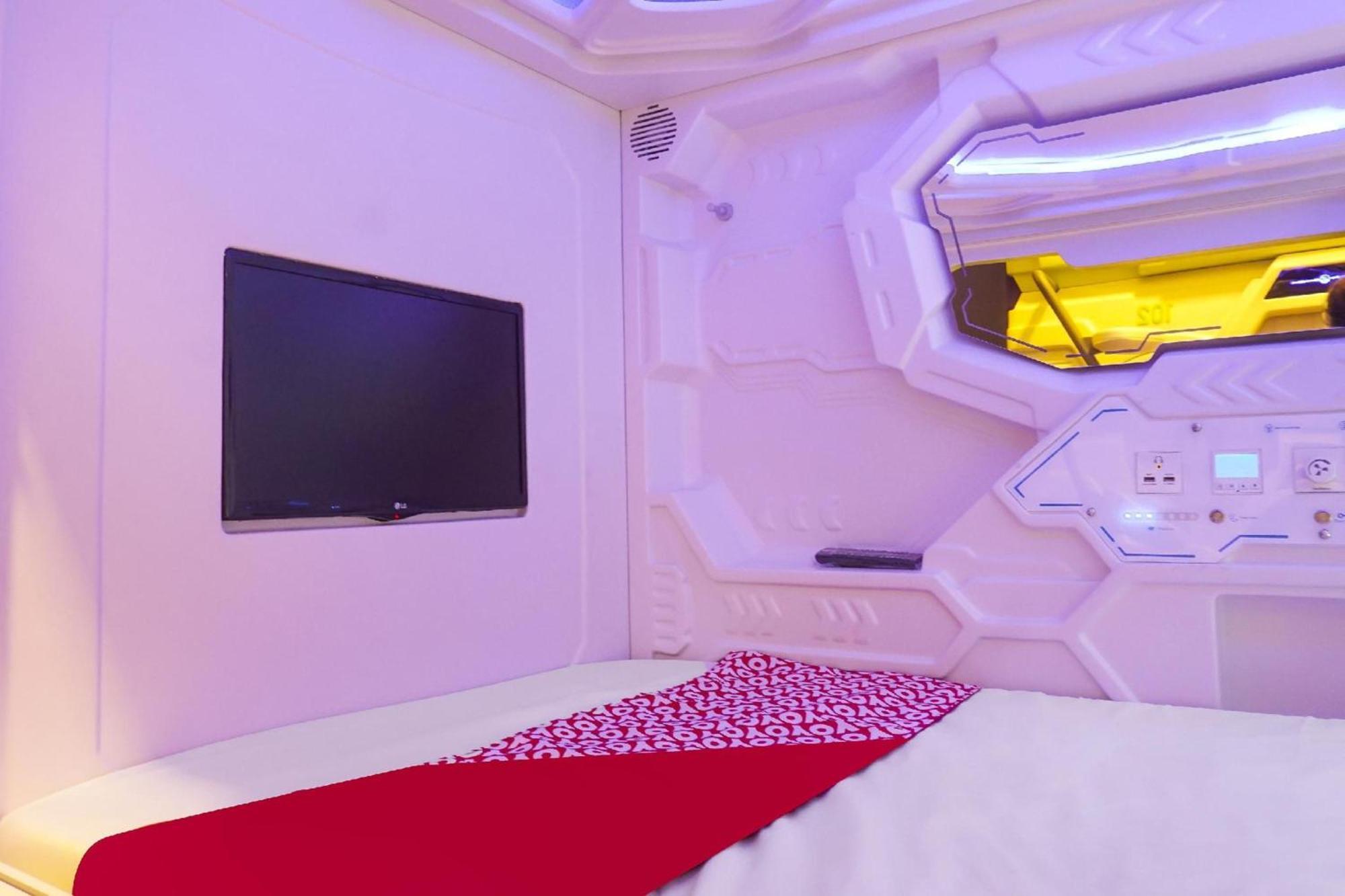 Super Oyo 91328 Fiducia Capsule Hotel Jakarta Exteriör bild